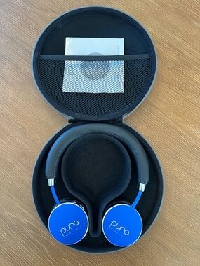 Puro Blue On-Ear Wireless Headphones with Travel Case - for Children